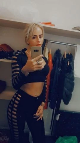 Blondie — 4 / 8