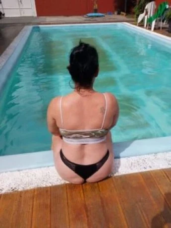 Aline Valeska — 4 / 5