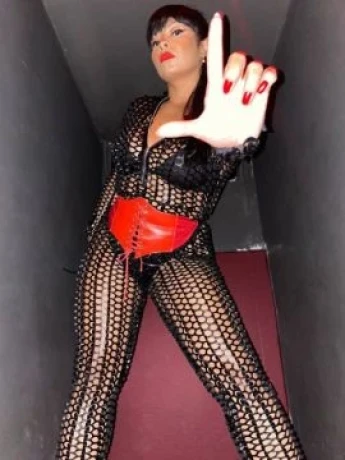 Inara Dominatrix — 7 / 9