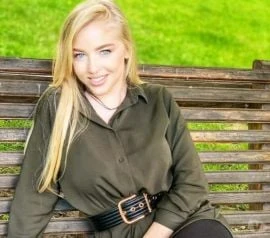 Female Escort — 4 / 6