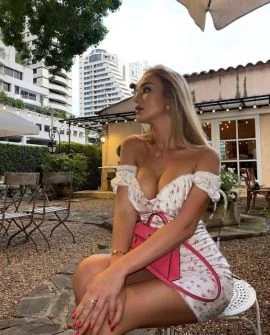 Veronika — 2 / 9
