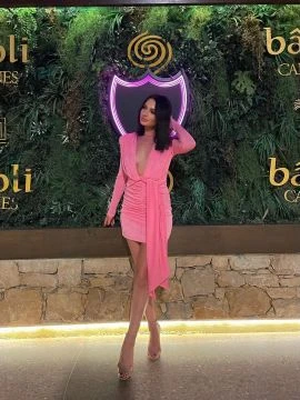 Mia — 4 / 9