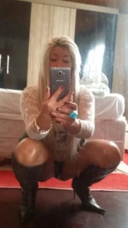 Roseane Sámury — 4 / 9