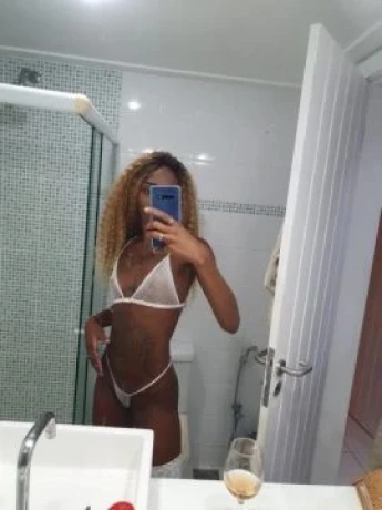 Laura Silva — 3 / 8