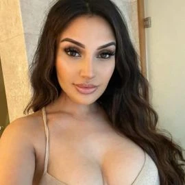 Monica — 4 / 6