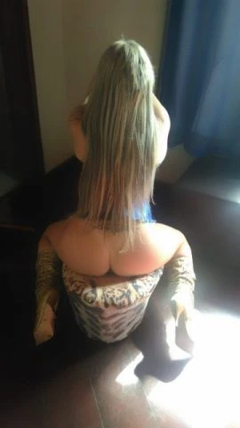 Roseane Sámury — 8 / 9
