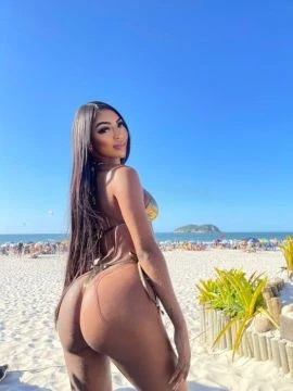 Isis Cavalcanti — 5 / 9
