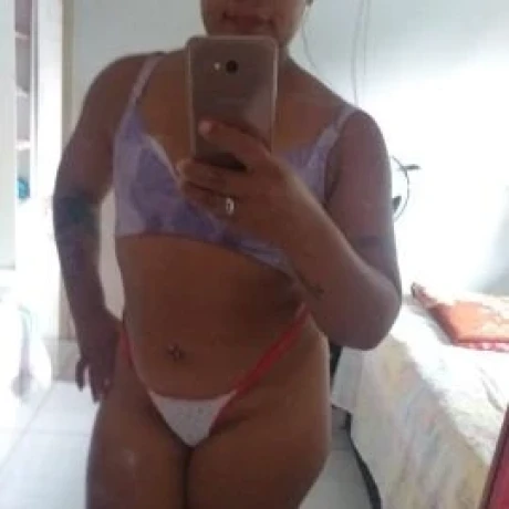 Viviane Araújo — 1 / 5