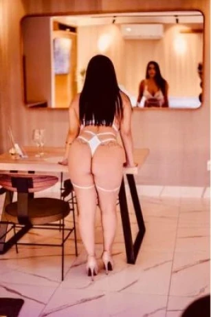 Jade Pires — 3 / 4