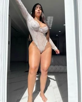 Olivia — 4 / 8