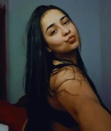 Bella Santos — 3 / 4