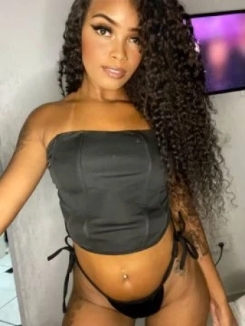 Luna Farias — 4 / 5