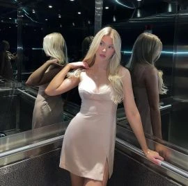 Angelina — 6 / 9