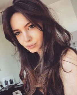 CHLOE — 8 / 9
