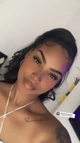Amanda Freitas — 4 / 5