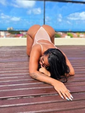 Bella Campos — 6 / 9