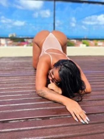 Bella Campos — 6 / 9