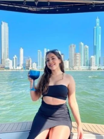 Lívia Andrade — 4 / 5