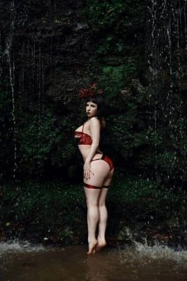 Elettra Arazatah — 4 / 9