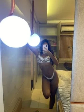 Bruna Albuquerque — 3 / 6