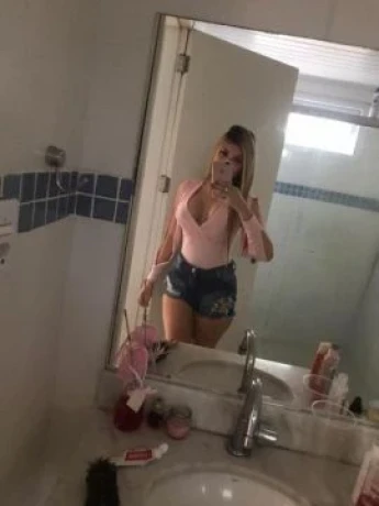 Paola Velasquez — 3 / 4