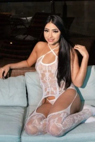 Clara Andrade — 4 / 5