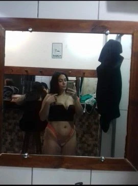 Camila Souza — 4 / 9