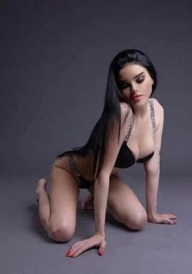 Mia — 2 / 9