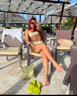 Leticia Castro — 2 / 9