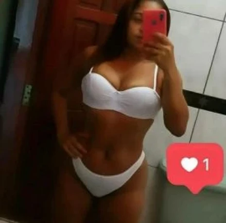 Amanda Ferrari — 3 / 4