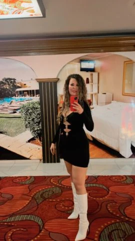 Lavinia Dias — 2 / 4