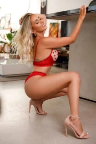 Laura Lins — 7 / 9