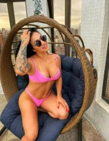 Júlia Lorena — 1 / 5