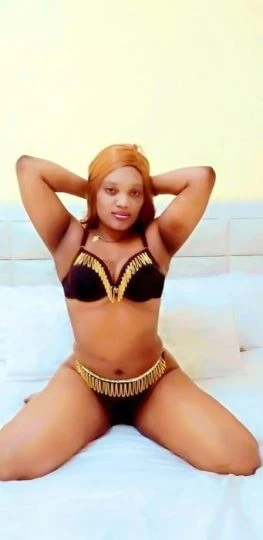Tinatana, Escort, Riyadh