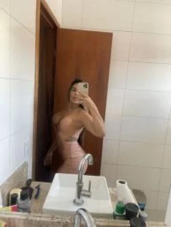 Paula Mello — 4 / 5