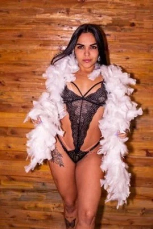 Alicy Alves — 4 / 5