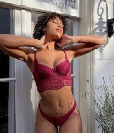 Jessie Jones — 3 / 4