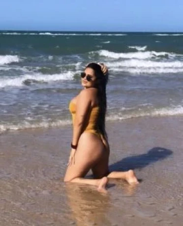 Júlia Oliveira — 3 / 4