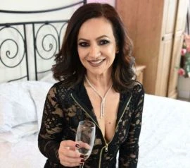Female Escort — 2 / 7