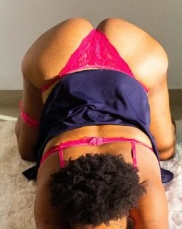 Larissa Costa — 1 / 8