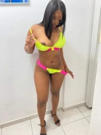 Laura Muniz — 2 / 5