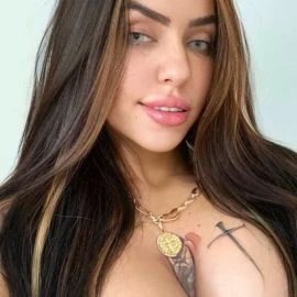 Bia Cardoni — 4 / 5