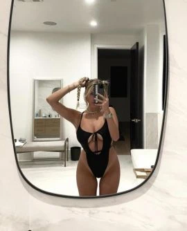 Corinna — 2 / 5