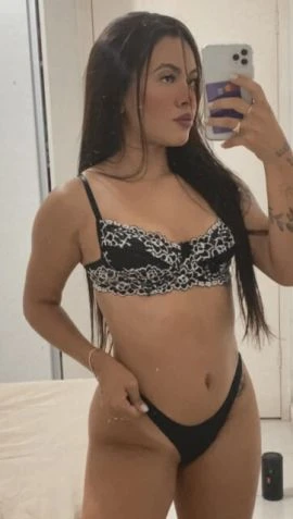 Bia Alvez — 3 / 5
