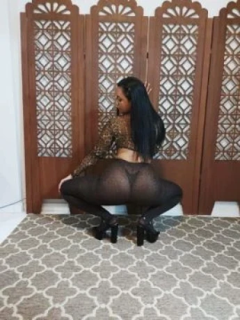 Yara Assayag — 3 / 6