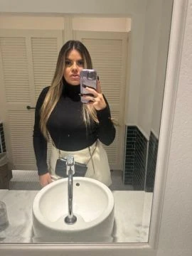 Monique Freitas — 3 / 4