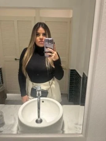 Monique Freitas — 3 / 4