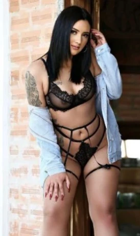 Naomi Muniz — 3 / 5