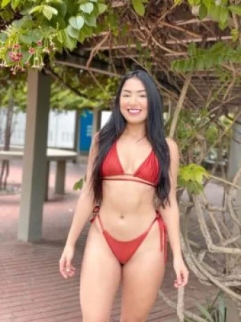 Vanessa Brito — 2 / 5