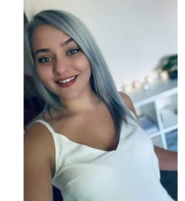 Chloe — 3 / 4